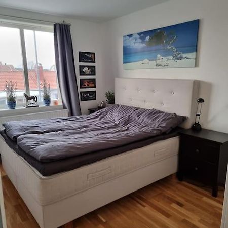 Trevlig Laegenhet Naera Stroemstad Centrum Buitenkant foto