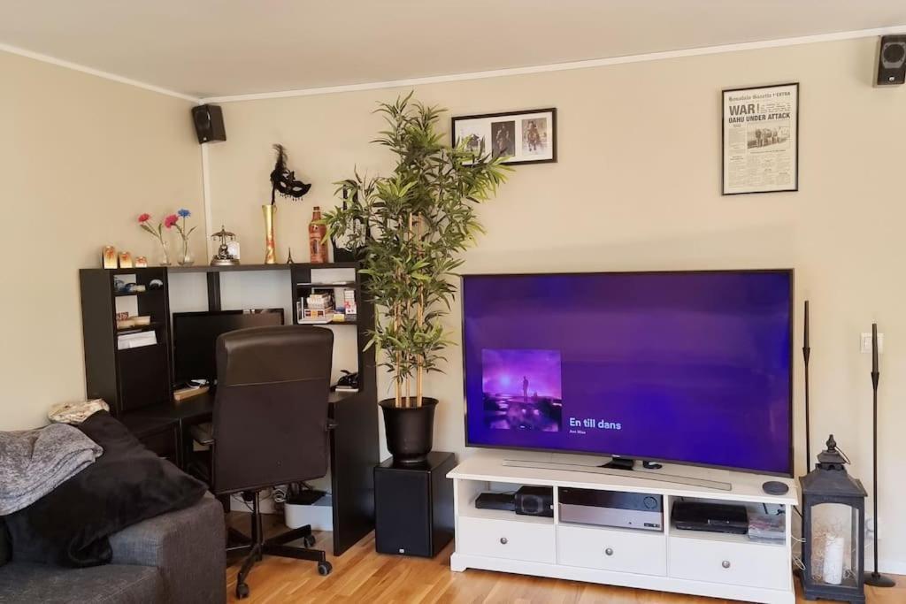 Trevlig Laegenhet Naera Stroemstad Centrum Buitenkant foto